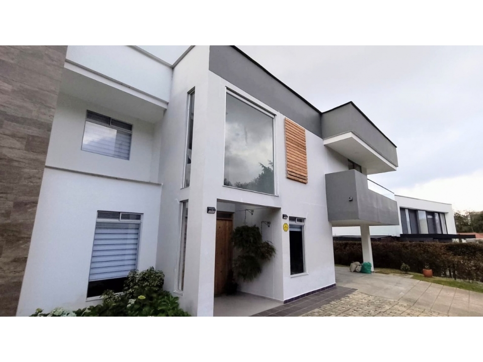 Hermosa Casa en Venta Sector Loma del Escobero - Sabaneta