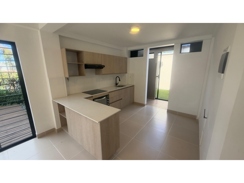 Casa campestre esquinera en venta, sector La floresta, La Ceja - 1