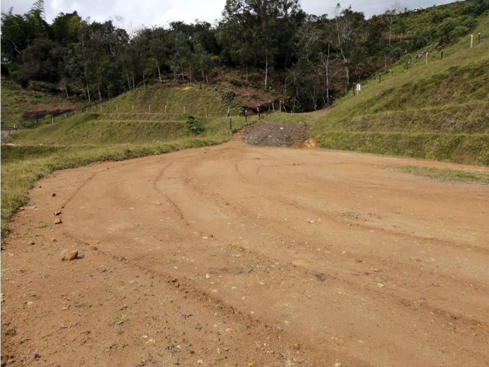 Lote en Venta Unidad Cerrada de 2100mts en San Vicente