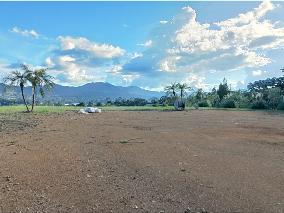 Lote en Venta con Gran Explanada y Hermosa Vista en la Ceja