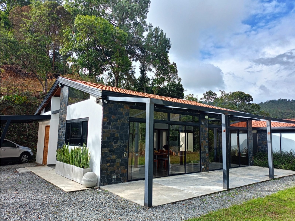 Casa Campestre en Venta, Envigado Sector Alto de Palmas