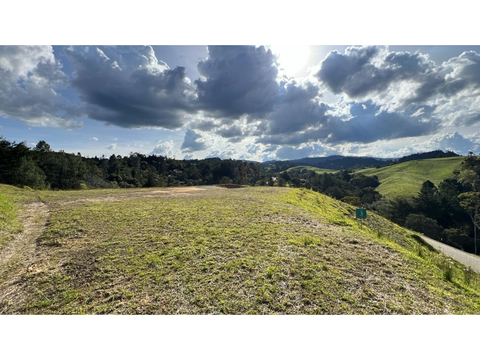 Lote en parcelación cerrada con vista al horizonte El Retiro