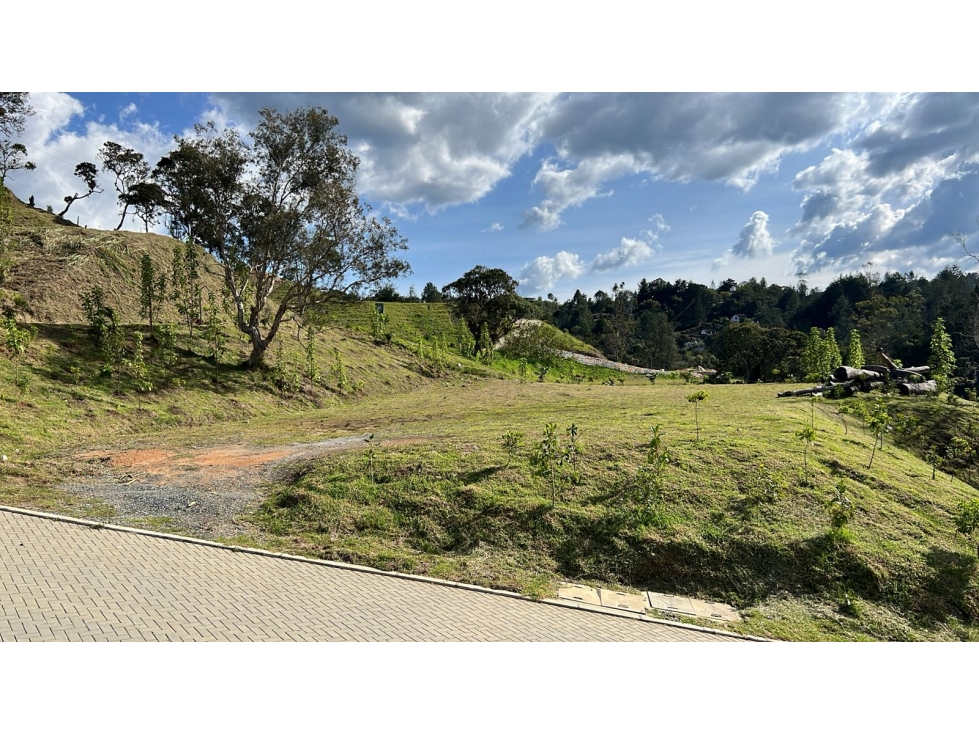 Lote en exclusiva unidad cerrada en El Retiro Antioquia