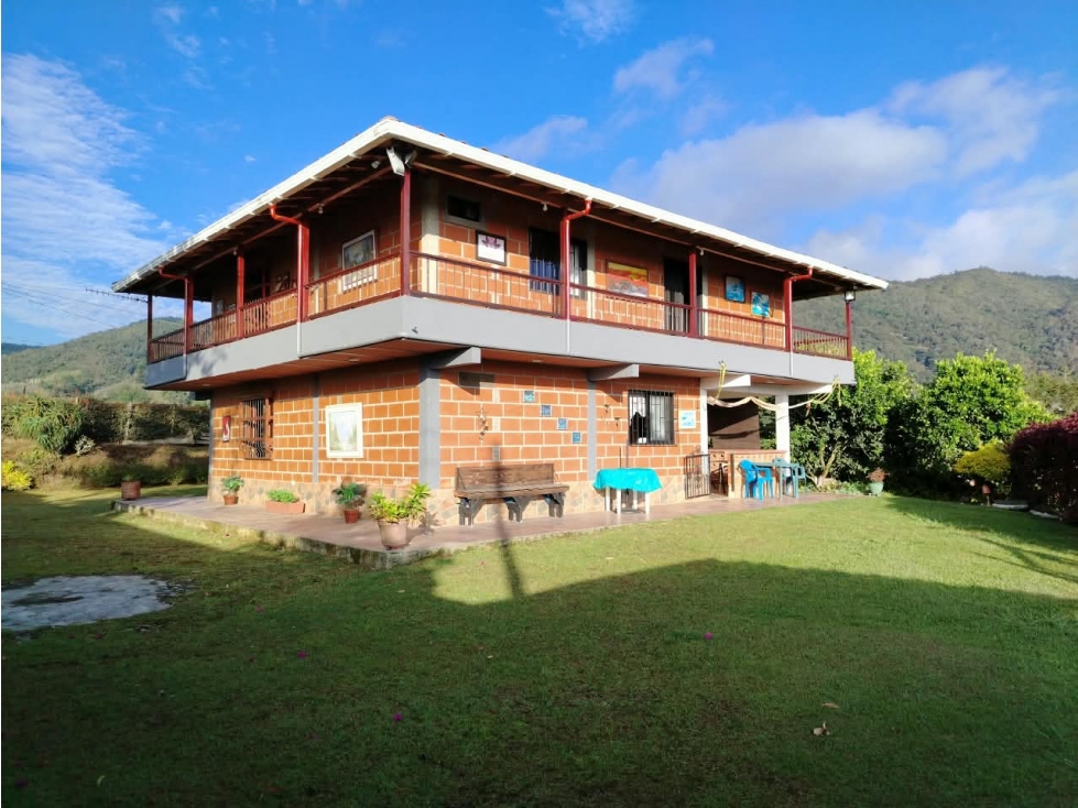 Casa campestre en venta, sector Chaparral, San Vicente