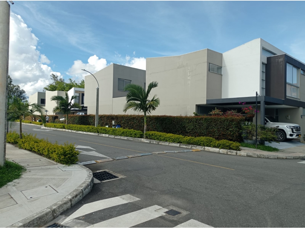 Lote en Venta Para Casa Esquinera en Rionegro, Sector Llanogrande