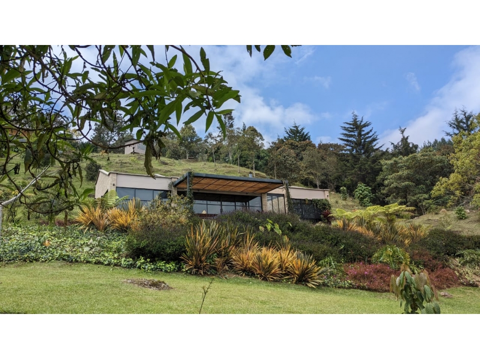 Casa Campestre en Venta, en Lote de 6.000mts2, La Ceja Altos del Tambo