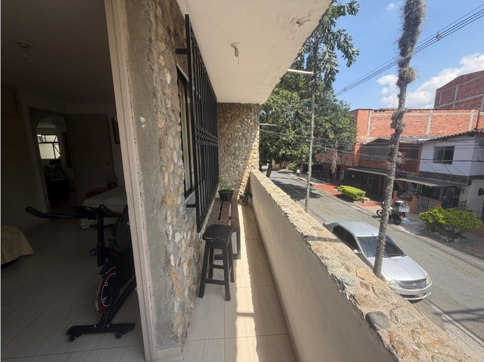 Casa en Arriendo Belén Medellín 5 Alcobas, Estudio y Terraza — foto 2