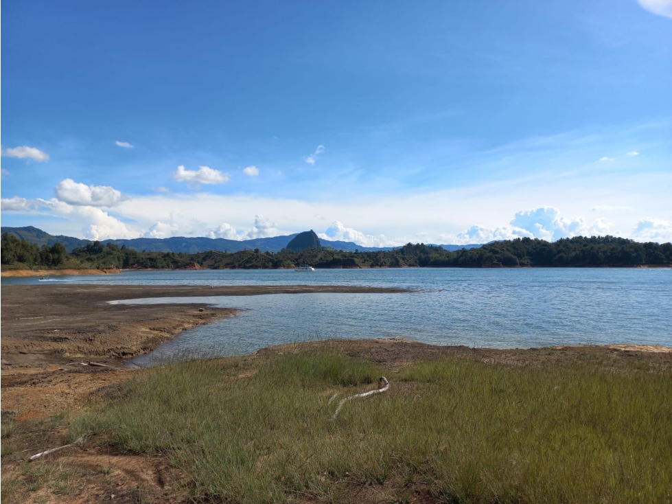 Lote Turístico con Inmensa Playa en Guatapé — foto 2