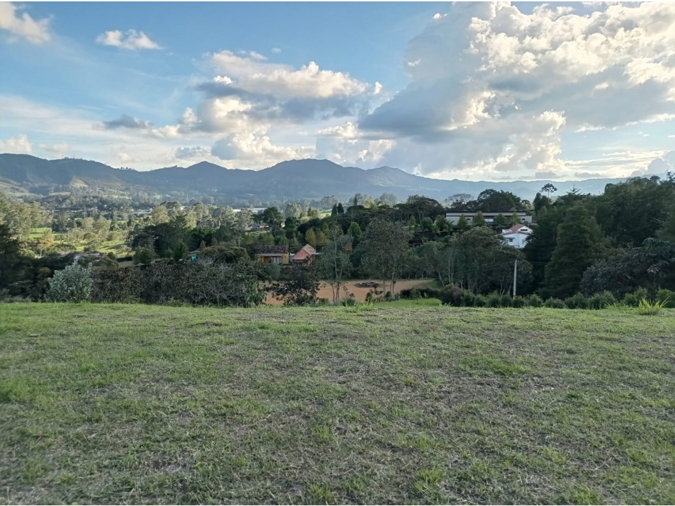 Lote en Venta con Gran Explanada y Hermosa Vista en la Ceja — foto 2