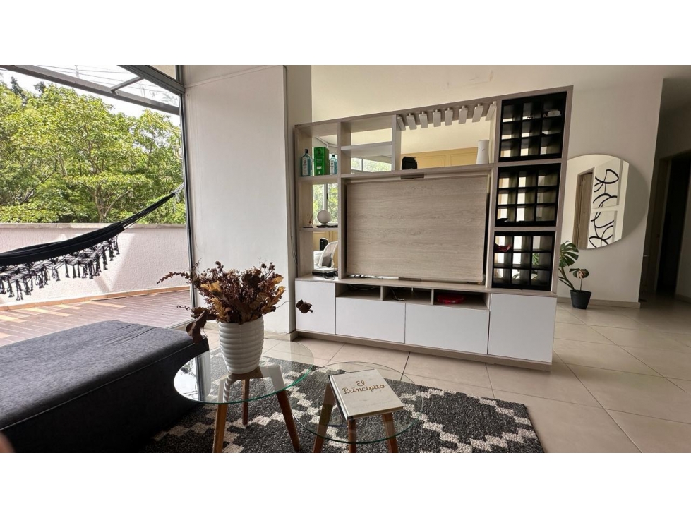 Apartamento tipo Loft, apto para Airbnb, Loma de los Bernal Medellín — foto 3