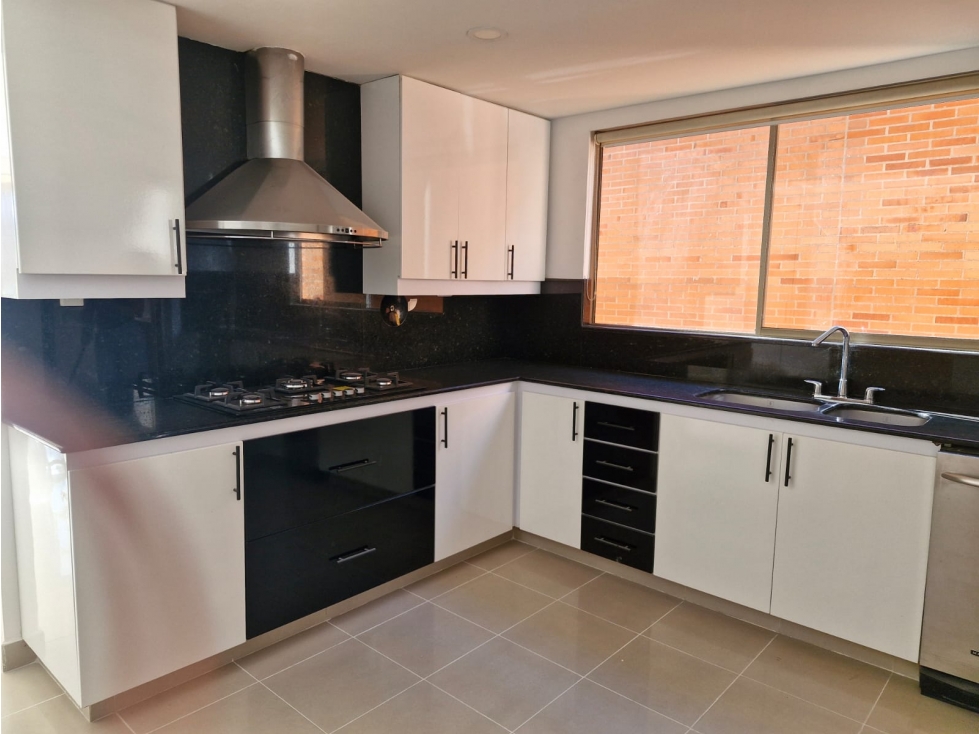 Casa en arriendo, sector El Tesoro, Medellín — foto 2