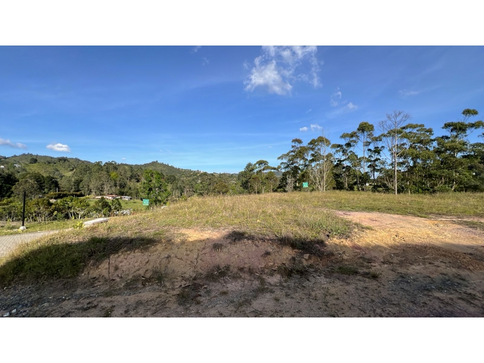 Lote en parcelación exclusiva en El Retiro Pantanillo — foto 2