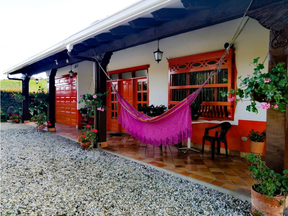 Casa Campestre en Marinilla: Lujo, Vista 360° y 13.000m² de Privacidad — foto 2