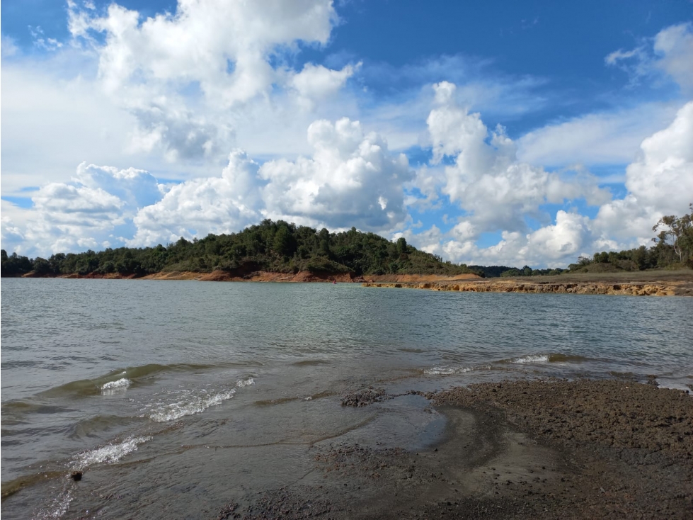 Lote Turístico con Inmensa Playa en Guatapé — foto 3