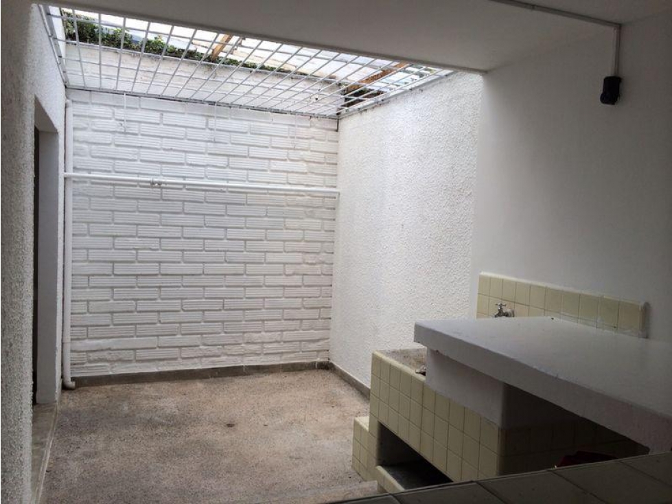 Casa comercial en venta cerca a estación Aguacatala Medellín — foto 3