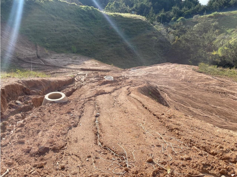 Lote en venta con dos explanadas, sector Pantanillo El Retiro - 3