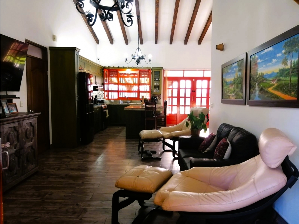 Casa Campestre en Marinilla: Lujo, Vista 360° y 13.000m² de Privacidad — foto 4