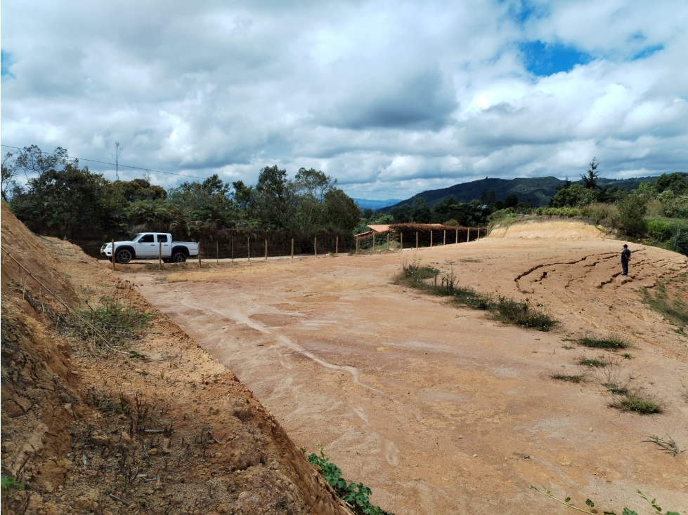 Lote en Venta con Vista Campestre y Banqueo, en San Vicente — foto 4