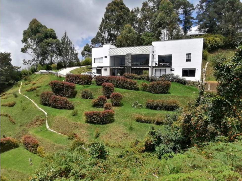 Casa Campestre en Parcelación Envigado. Sector Alto de las Palmas