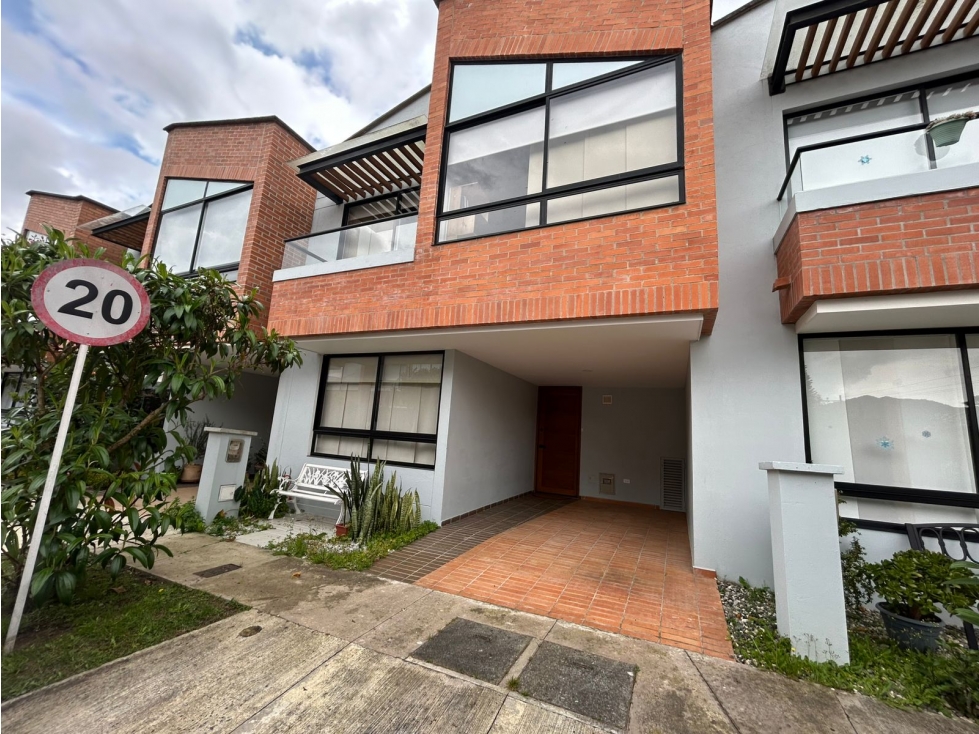 CASA EN VENTA LA CEJA