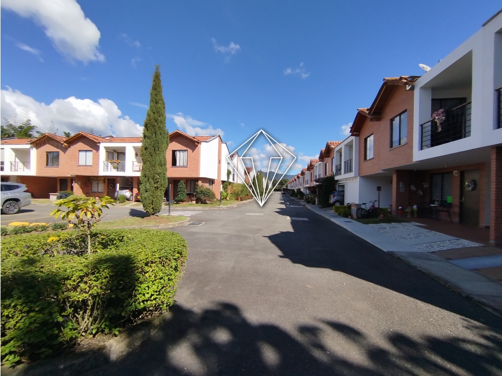 Venta de casa en La Ceja - unidad cerrada — foto 3