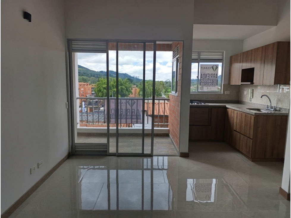 Venta de Apartamento en La Ceja: 5to Piso, Ascensor y Hermosa Vista