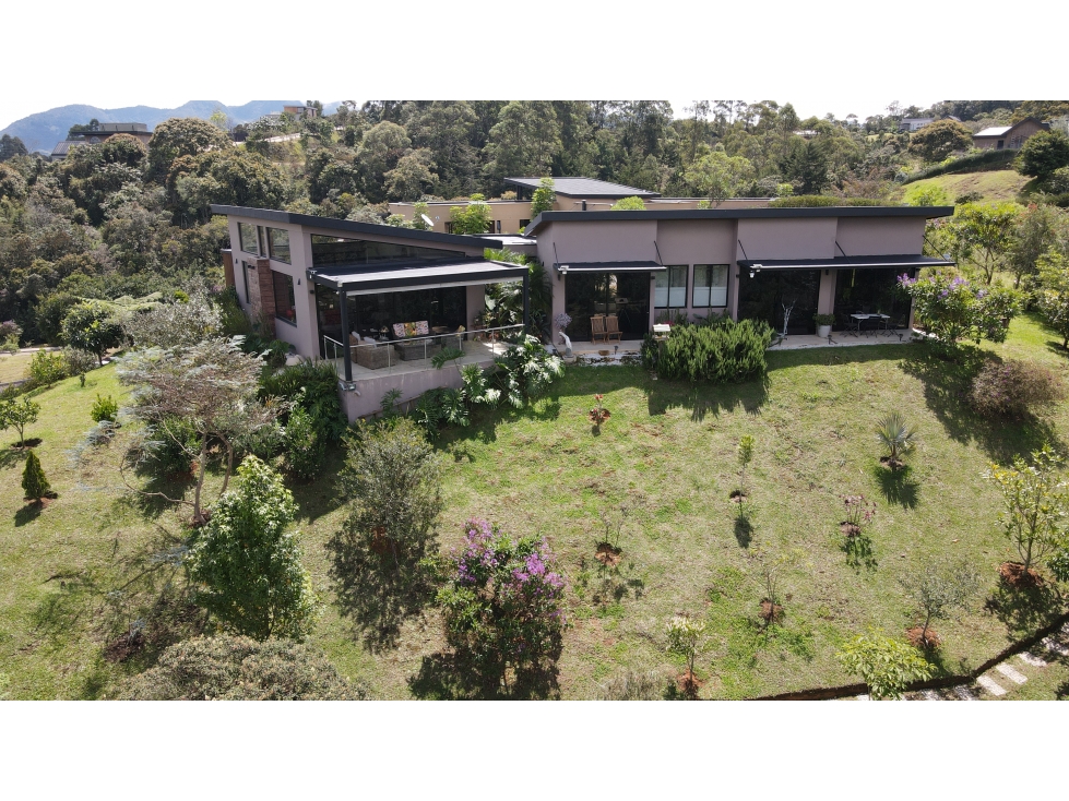 Venta de casa campestre en parcelación en Rionegro