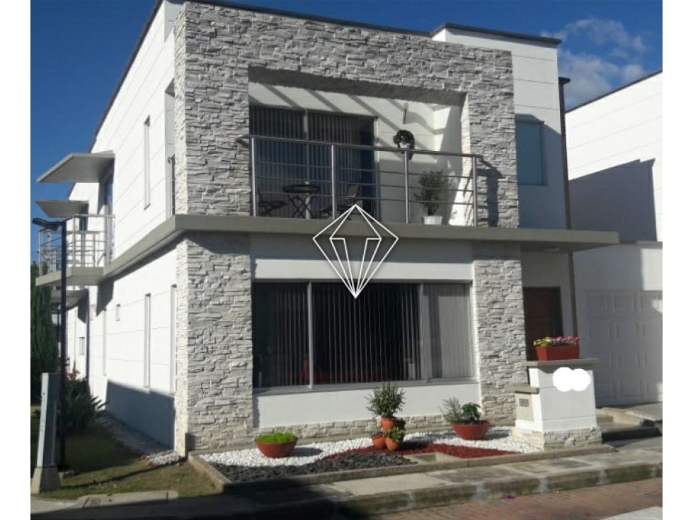 Venta de casa en unidad cerrada en La Ceja