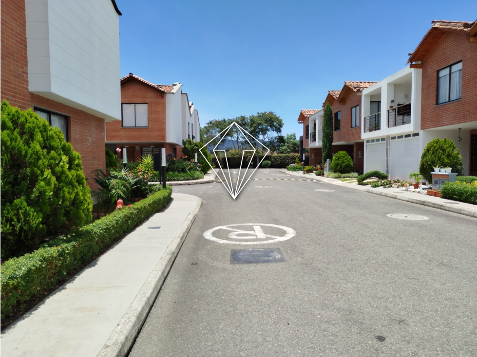 Venta de casa en exclusiva unidad cerrada de La Ceja — foto 3