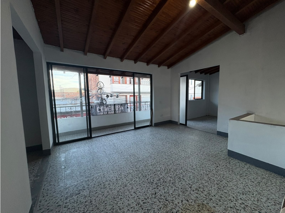 Arriendo local comercial en La Ceja- Centro - 2
