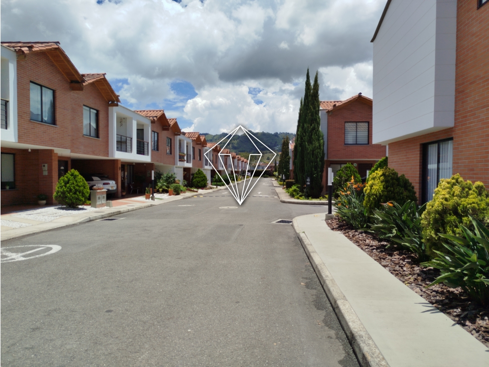 Venta de casa en exclusiva unidad cerrada de La Ceja — foto 4