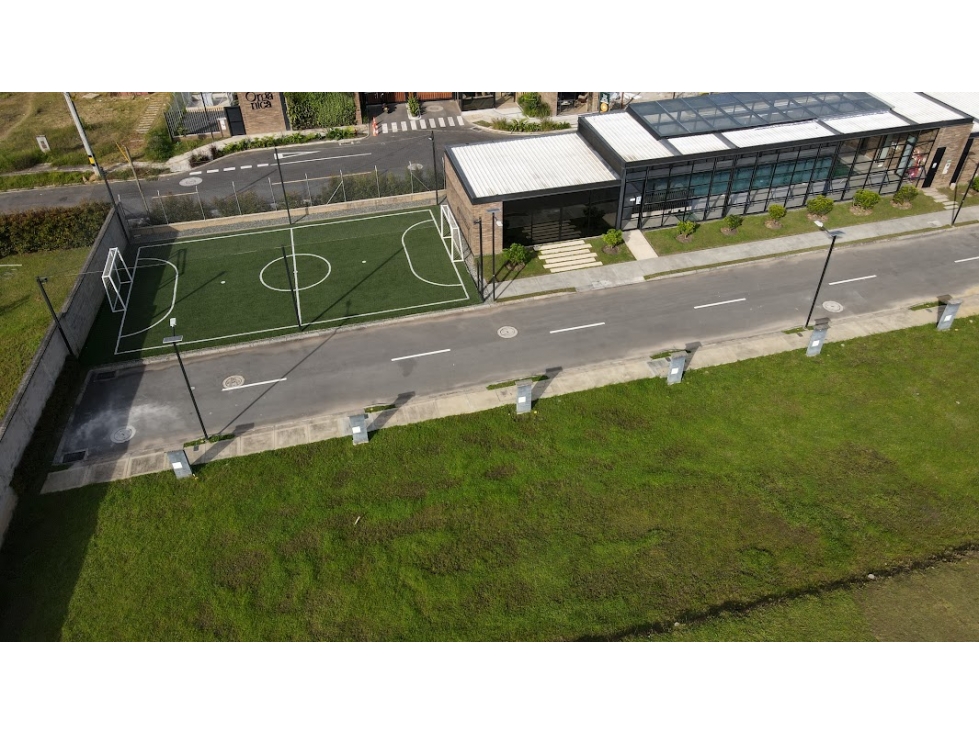 Venta de lote en exclusiva unidad cerrada en La Ceja — foto 4