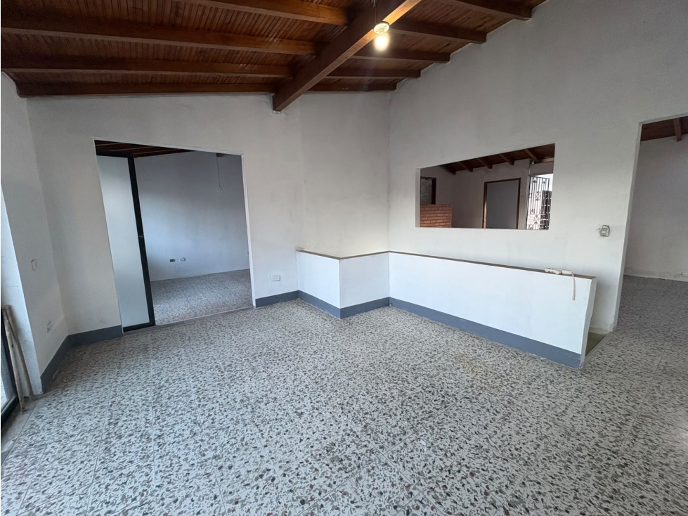 Arriendo local comercial en La Ceja- Centro - 3