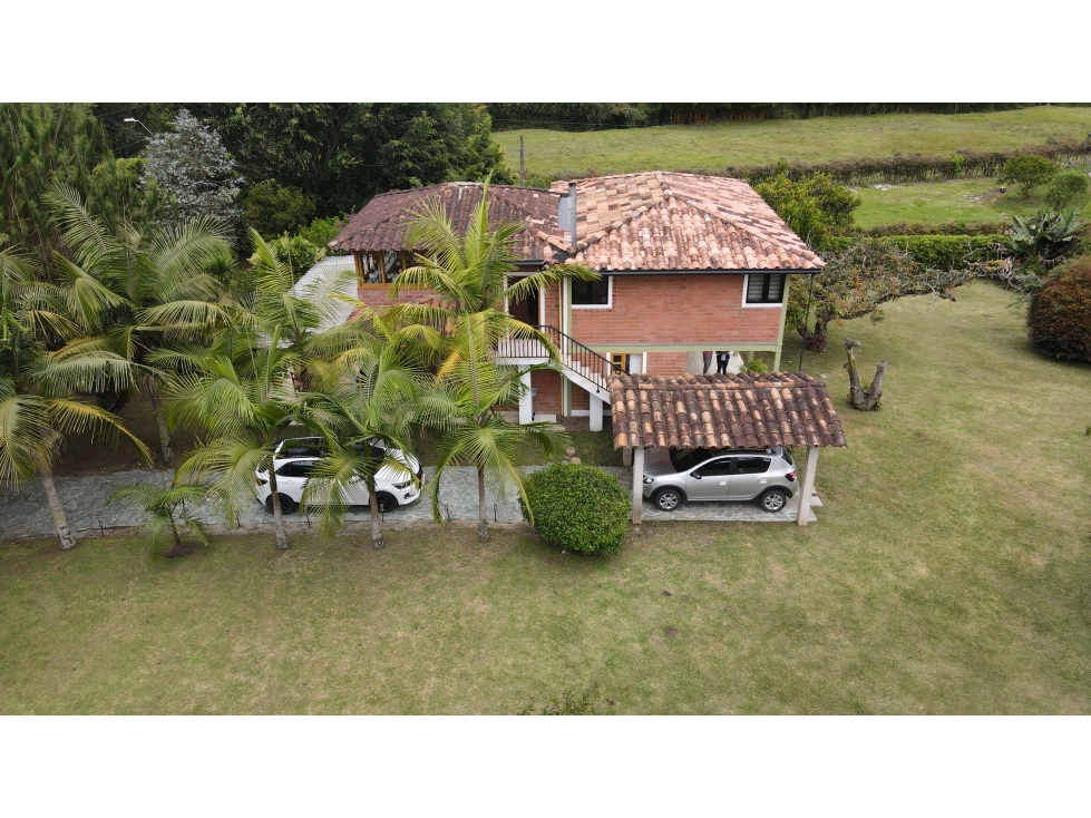 Venta de finca en Rionegro con 2 viviendas - Vd El Capiro