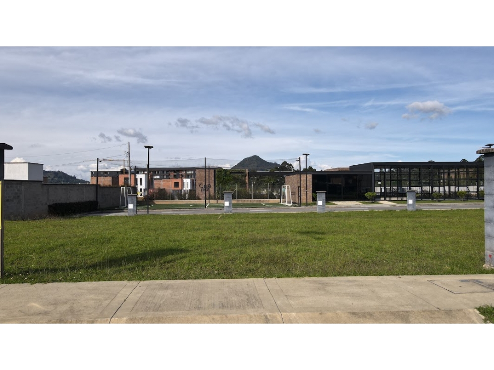 Venta de lote en exclusiva unidad cerrada en La Ceja — foto 6