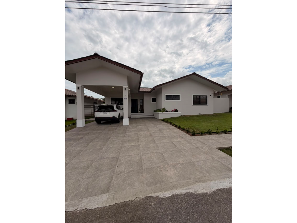 Casa en Alquiler en San Carlitos