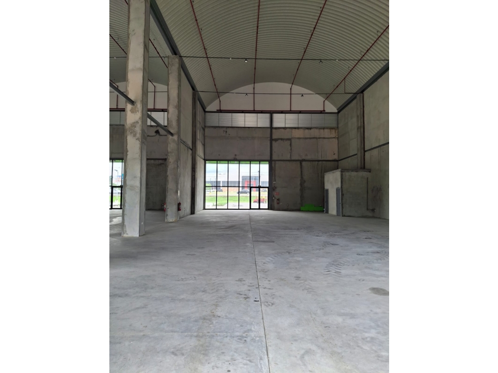 Galeras Nuevas en Alquiler Interplaza, Coquito - 1