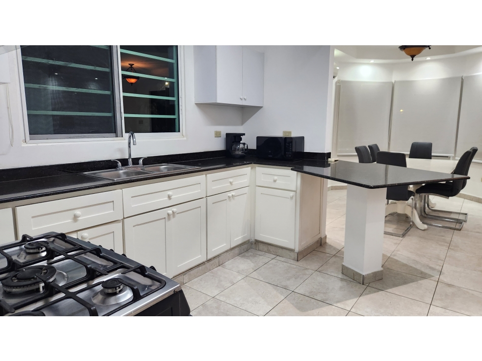 Casa Amoblada en Alquiler en San Carlitos — foto 3