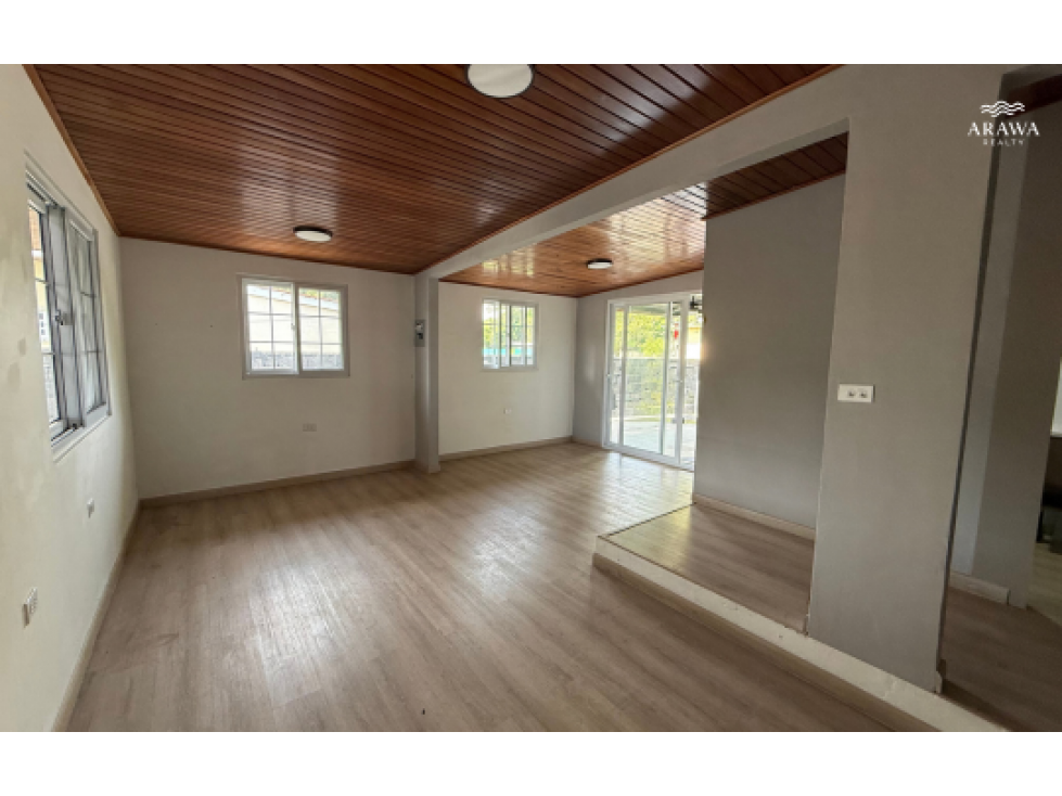 Espacio Comercial en Alquiler con terraza en Vía Boquete