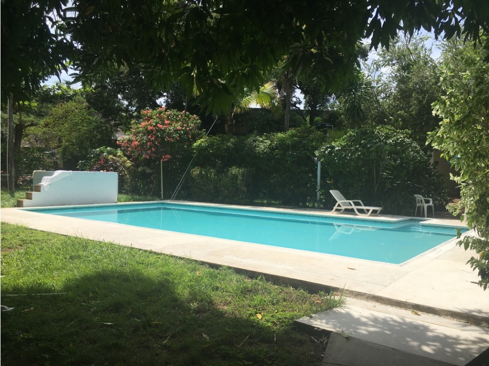 VENDO CASA CENTRO MELGAR CON PISCINA - 2