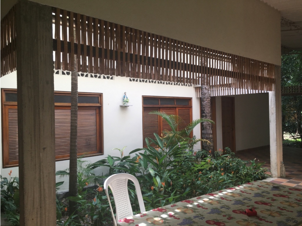 VENDO CASA CENTRO MELGAR CON PISCINA - 5