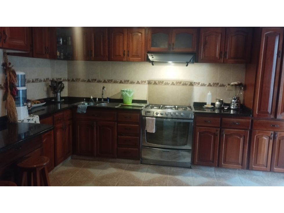 HERMOSA CASA PARA VENTA EN FONTANA — foto 6