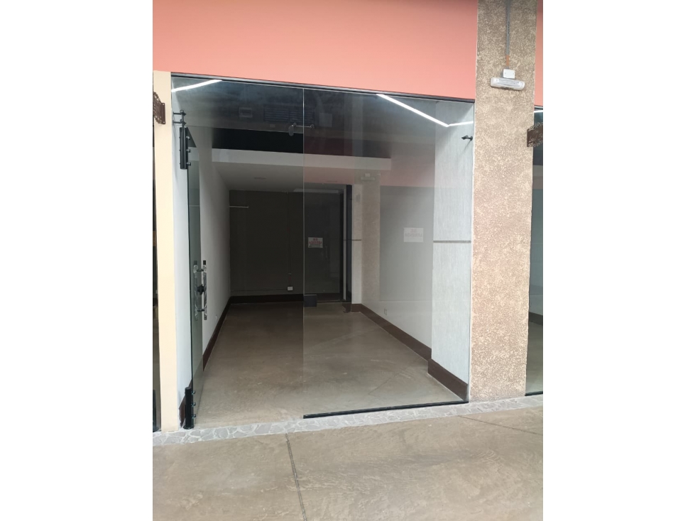 HERMOSO LOCAL PARA ARRIENDO CENTRO COMERCIAL GIRON COLONIAL - 4