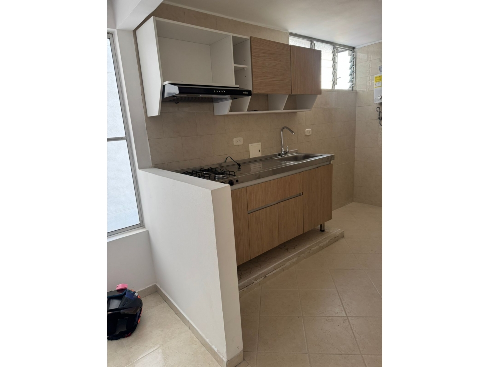 HERMOSO APARTASTUDIO PARA ARRIENDO SAN ALONSO — foto 2