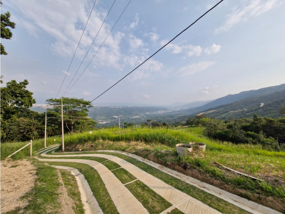 LOTE EN VENTA PASANDO EL AEROPUERTO CONJUNTO CERRADO VISTA REAL - 2