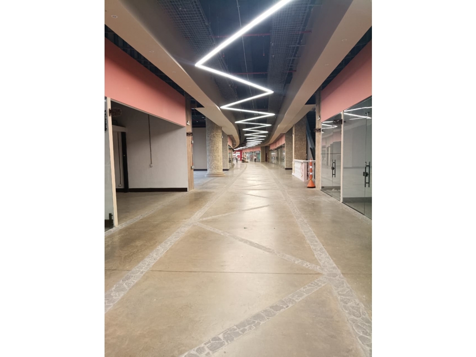 HERMOSO LOCAL PARA ARRIENDO CENTRO COMERCIAL GIRON COLONIAL - 3