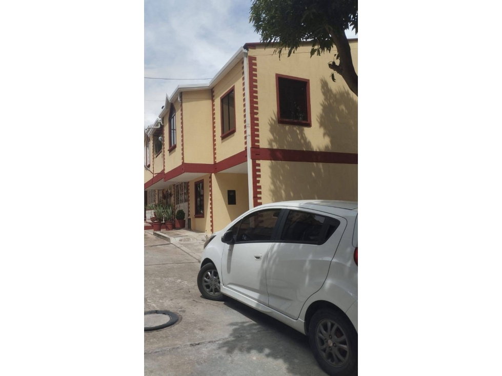 HERMOSA CASA EN VENTA UBICADA EN LA CAMPIÑA GIRON - 2