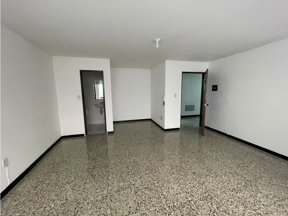 HERMOSA OFICINA PARA ARRIENDO CRA 18 BUCARAMANGA OF 204 - 3