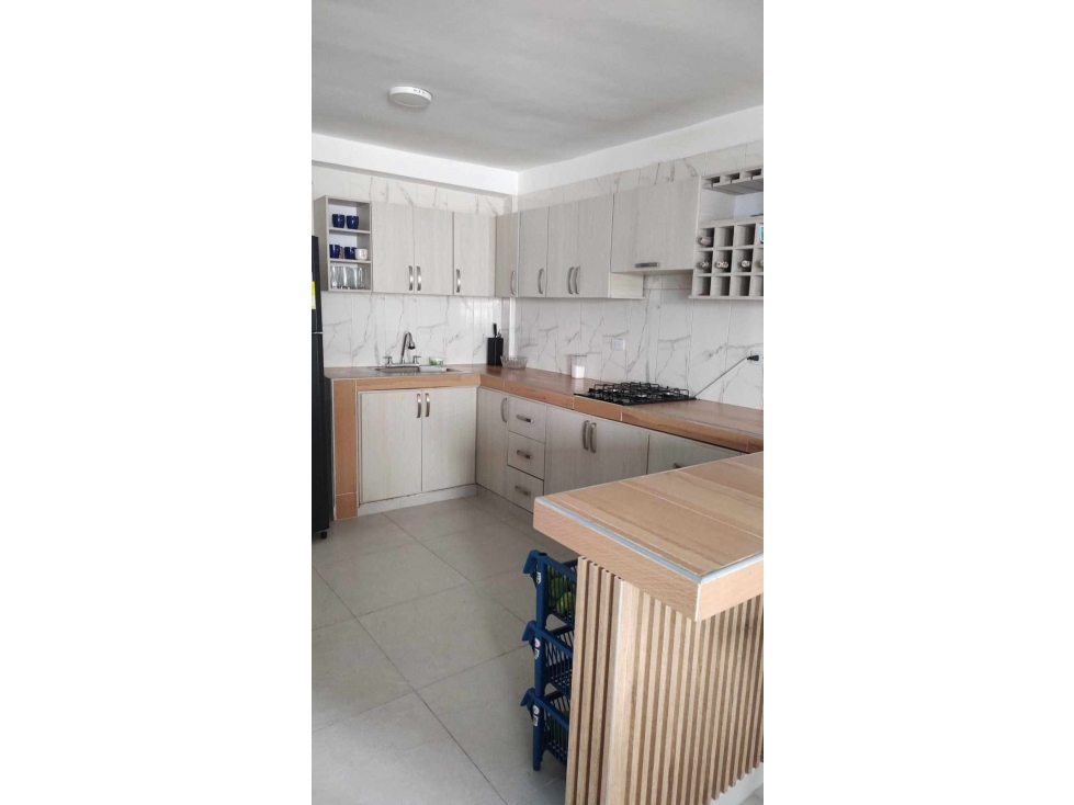 CASA EN VENTA 2 Y 3 PISO UBICADA EN PARAISO GIRON - 2