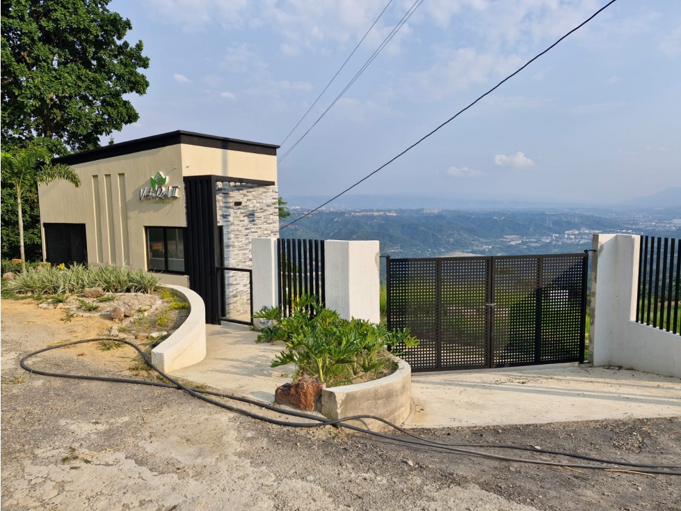 LOTE EN VENTA PASANDO EL AEROPUERTO CONJUNTO CERRADO VISTA REAL - 1